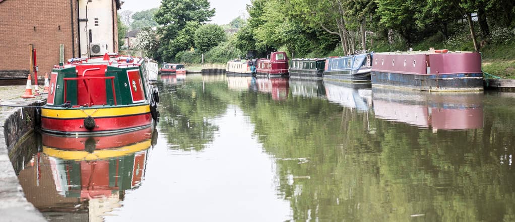 Llangollen Canal narrowboat crossing an aqueduct